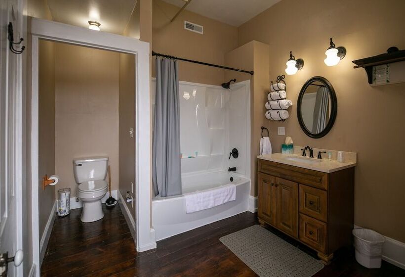 فندق Nauvoo Temple House