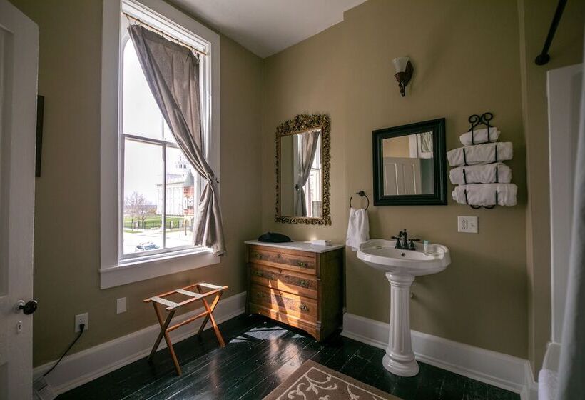 فندق Nauvoo Temple House