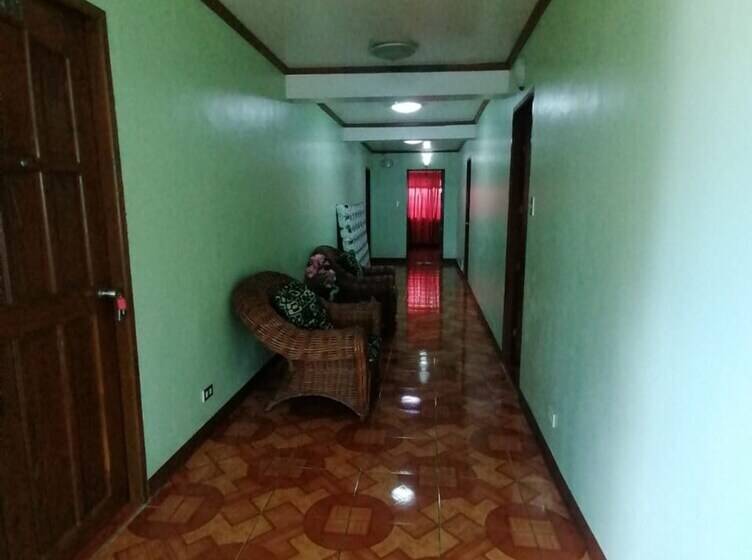 ホテル Oyo 879  Lauriens Budget  2