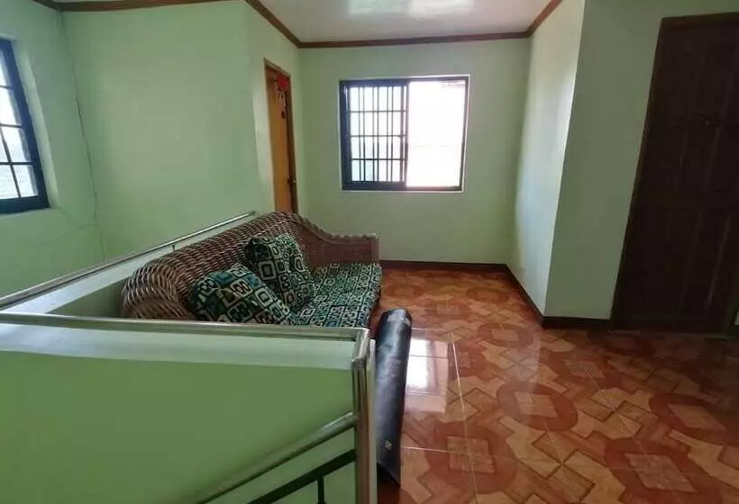 Hotelli Oyo 879  Lauriens Budget  2