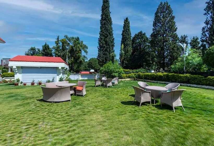 هتل The Vaishnodevi Sarovar Portico