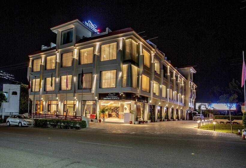 هتل The Vaishnodevi Sarovar Portico