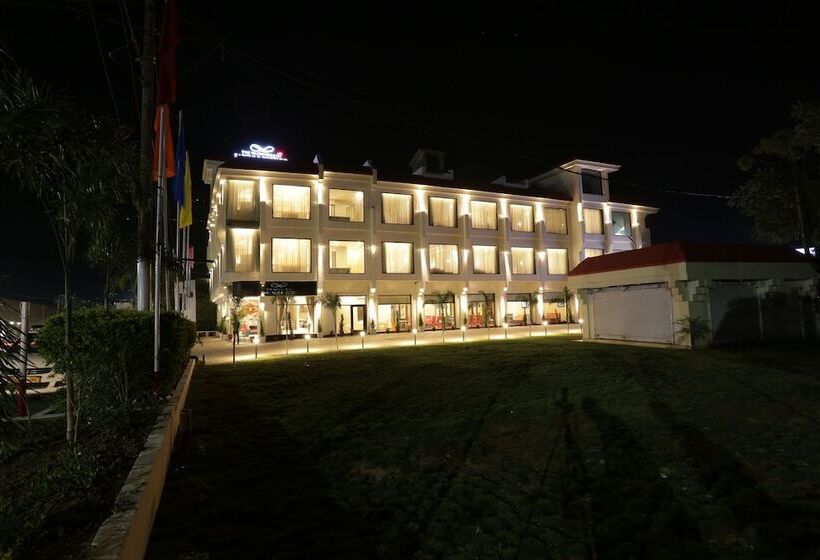 هتل The Vaishnodevi Sarovar Portico