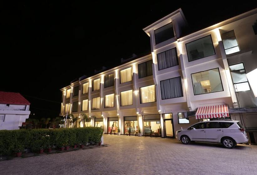 هتل The Vaishnodevi Sarovar Portico