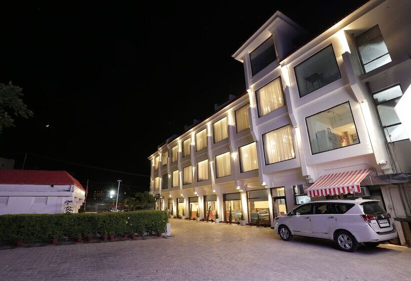 هتل The Vaishnodevi Sarovar Portico