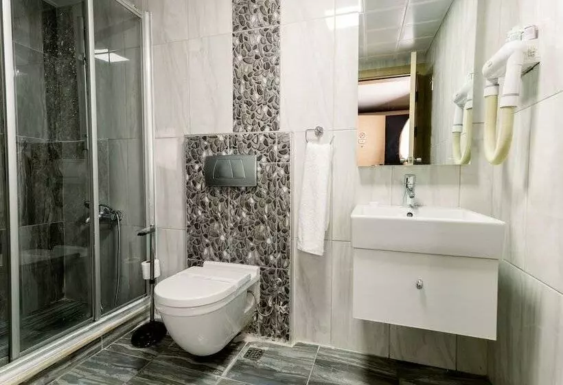 Tri̇o Hotel Airport