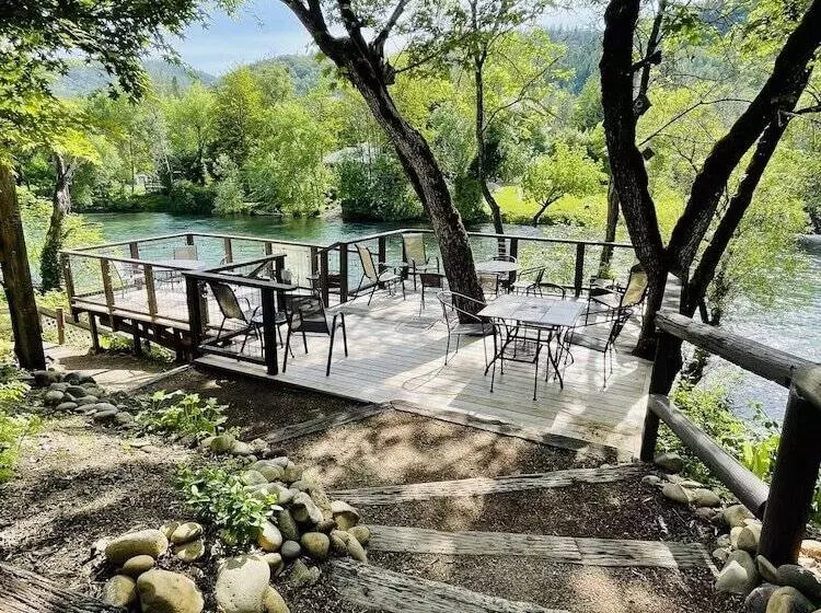 Motelli Riverfront Lodging