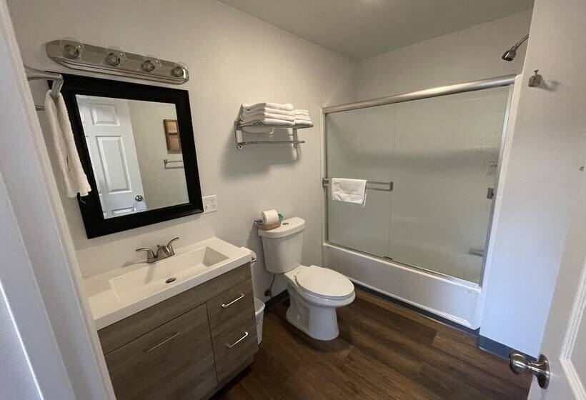 Motel Riverfront Lodging