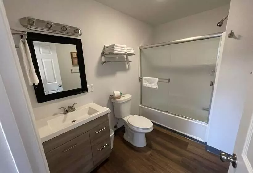 Motelli Riverfront Lodging