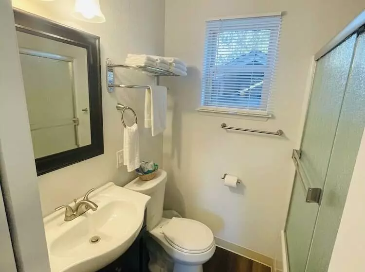 Motelli Riverfront Lodging