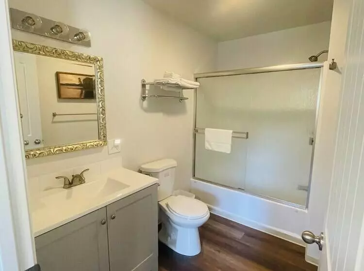 Motelli Riverfront Lodging