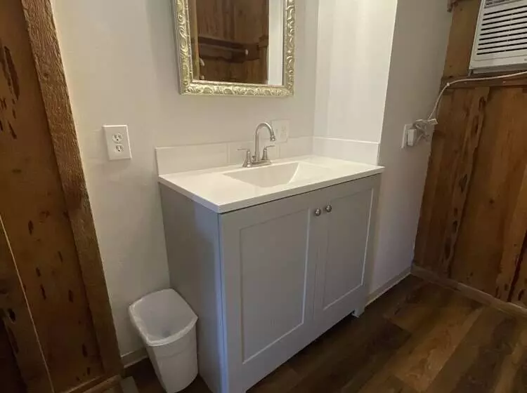 Motelli Riverfront Lodging