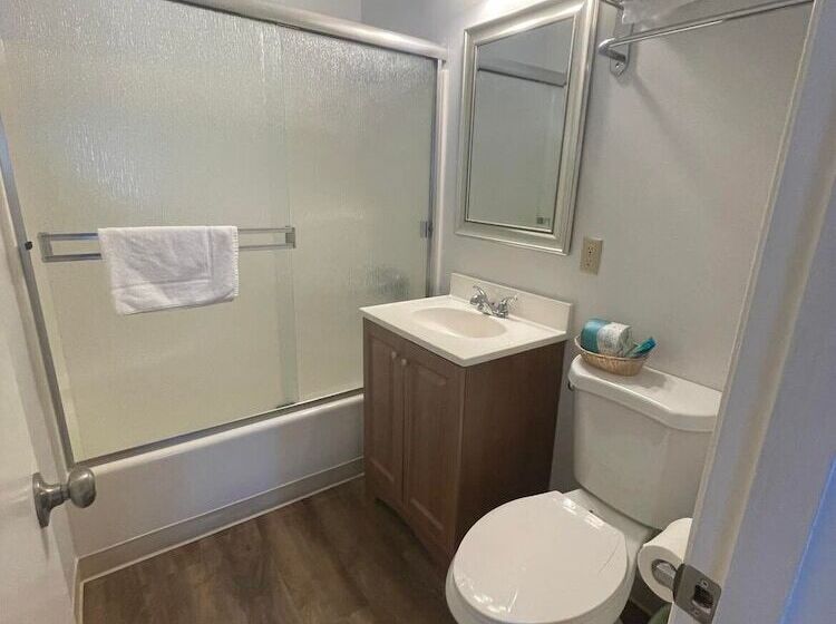 Motel Riverfront Lodging