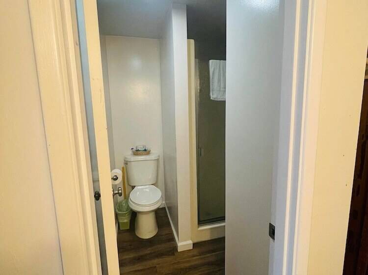 Motel Riverfront Lodging