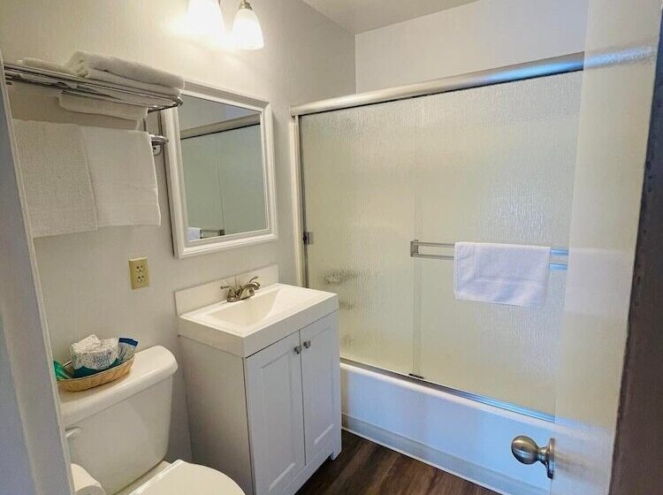 Motel Riverfront Lodging