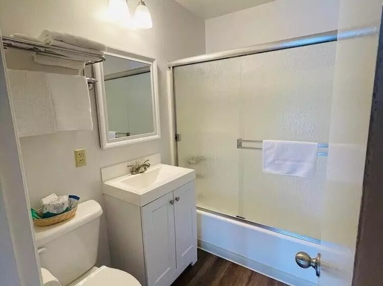 Motelli Riverfront Lodging