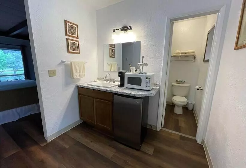 Motelli Riverfront Lodging