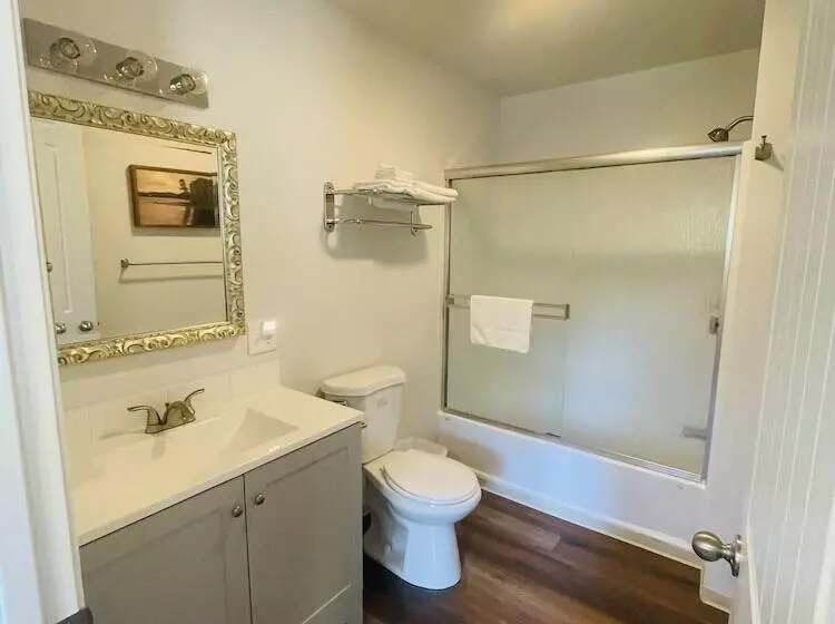 Motelli Riverfront Lodging