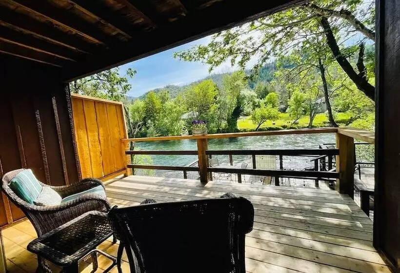 Motelli Riverfront Lodging