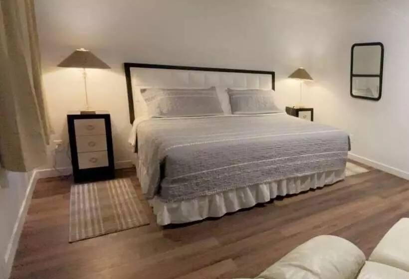 Motelli Riverfront Lodging