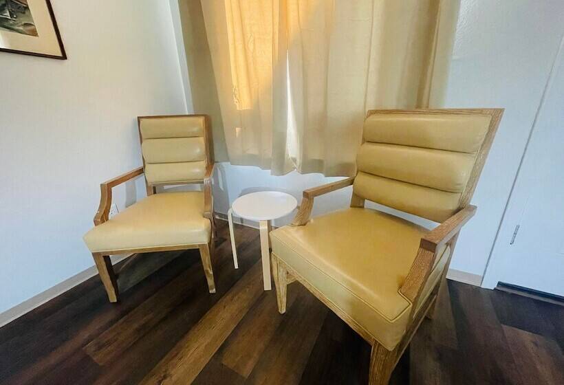 Motel Riverfront Lodging