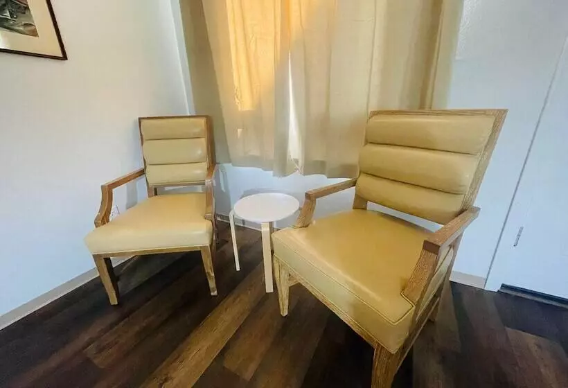 Motelli Riverfront Lodging