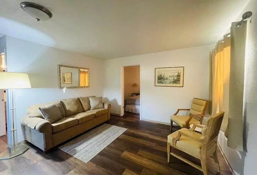 Motelli Riverfront Lodging