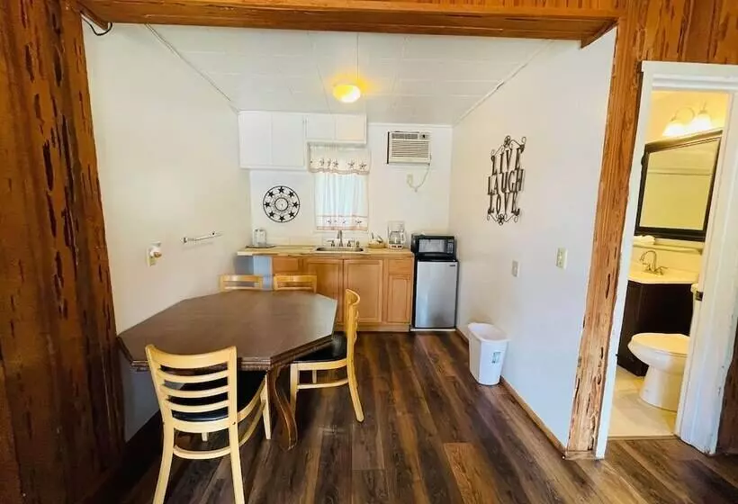 Motelli Riverfront Lodging