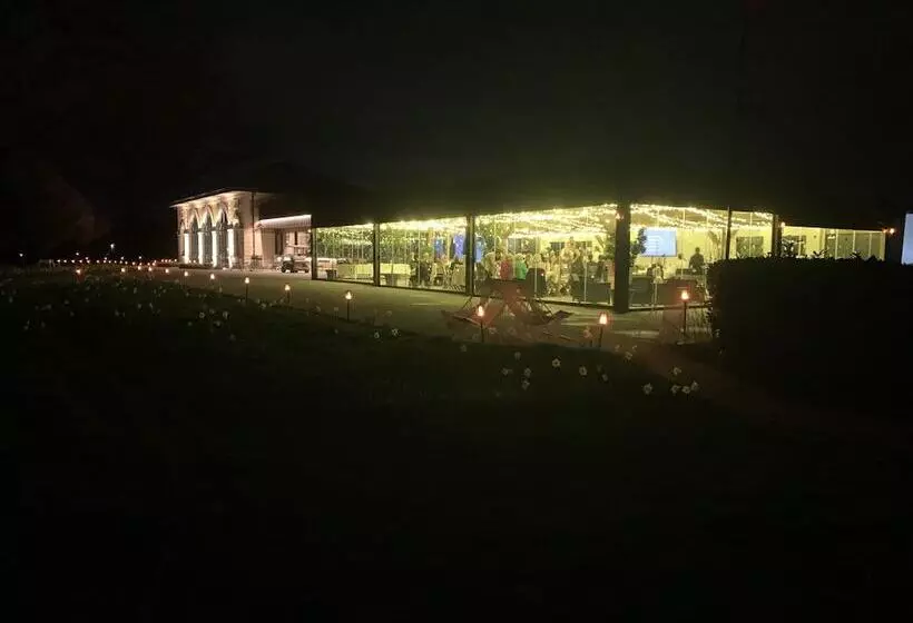 Majatalo Orangerie De Chatel Sélection Figaro & Elle Magazine