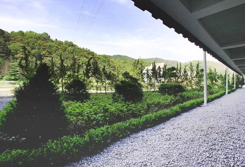 Pocheon Hotel Commune Motel
