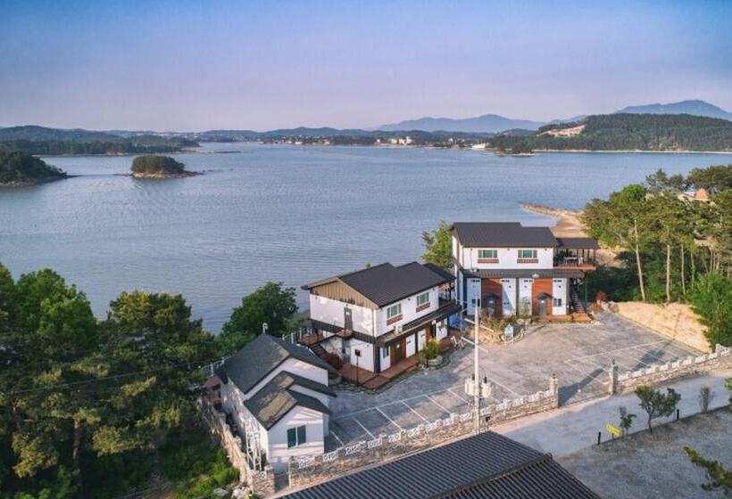 Sacheon Haewoolim Pension