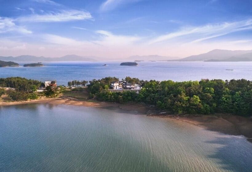 Sacheon Haewoolim Pension