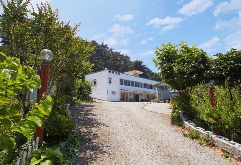 Taean Songjuk Gaheon Pension