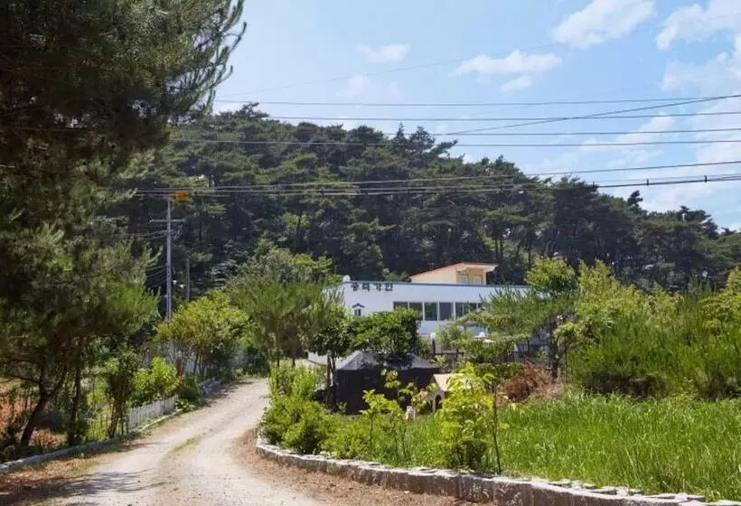 Taean Songjuk Gaheon Pension