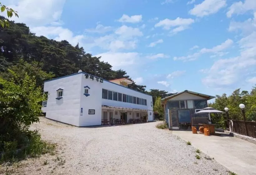 Taean Songjuk Gaheon Pension