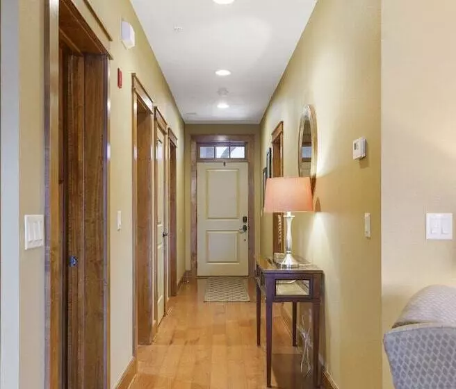 Taneycomo Retreat Lakefront Condo