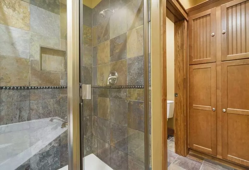Taneycomo Retreat Lakefront Condo