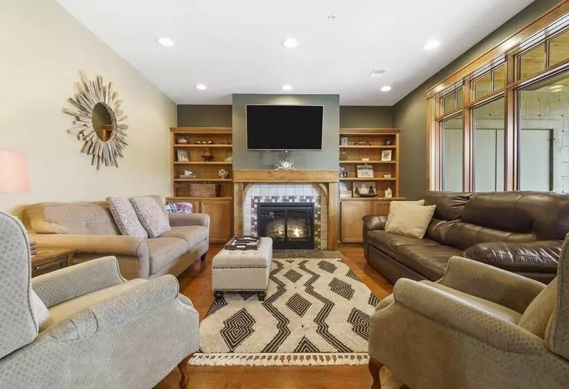 Taneycomo Retreat Lakefront Condo