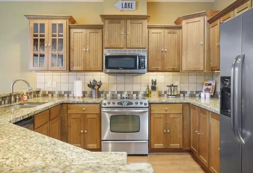 Taneycomo Retreat Lakefront Condo
