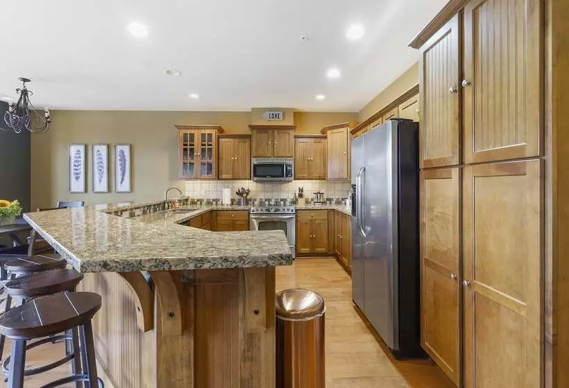 Taneycomo Retreat Lakefront Condo