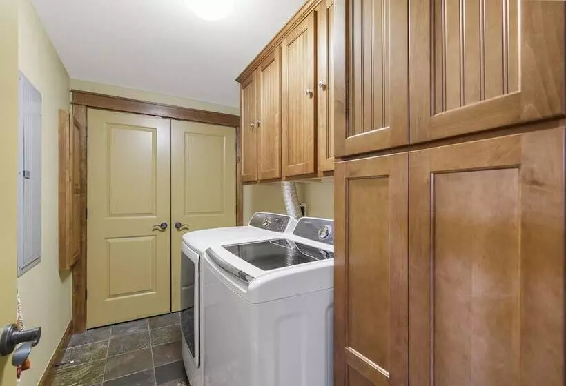 Taneycomo Retreat Lakefront Condo