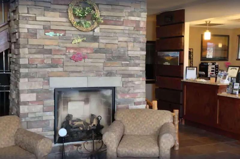 Отель A Riverside Inn Travelodge By Wyndham