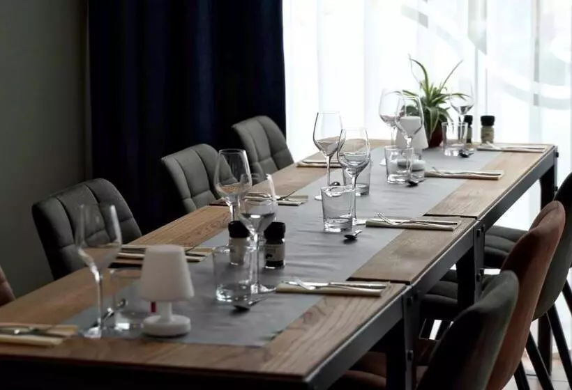 Отель Entre Nous