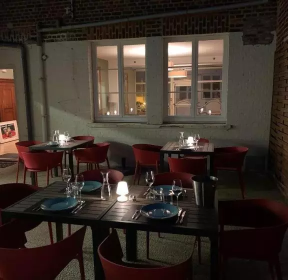 Отель Entre Nous