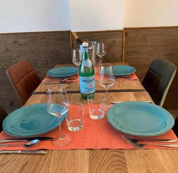 Отель Entre Nous