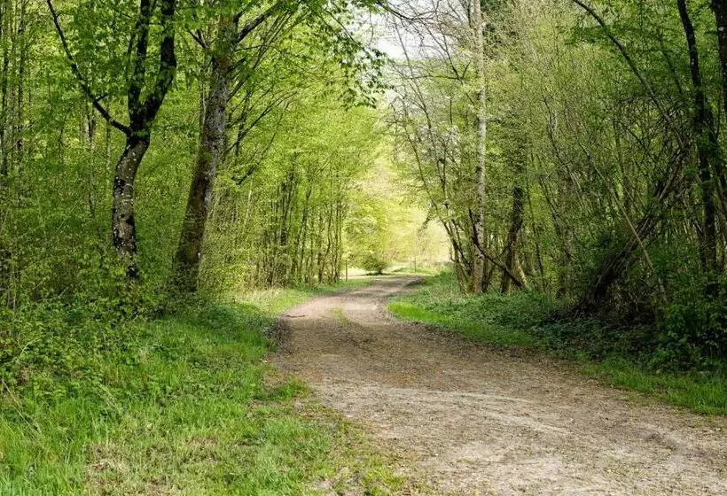 Отель Entre Nous