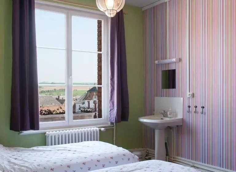 Отель Entre Nous