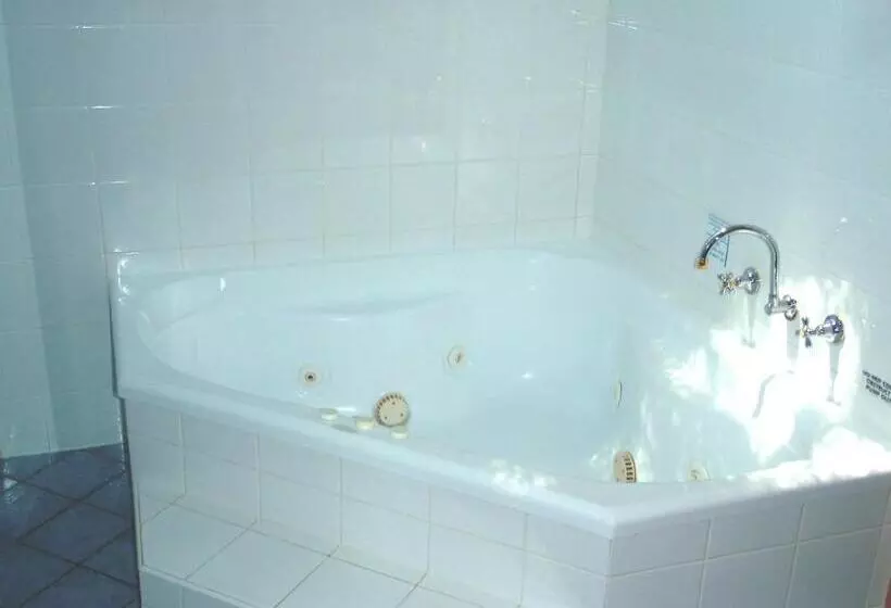 酒店 Kendalls Beach Holiday Park