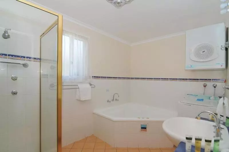 酒店 Kendalls Beach Holiday Park