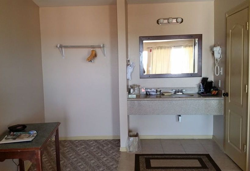 فندق Lakeview Inn & Suites